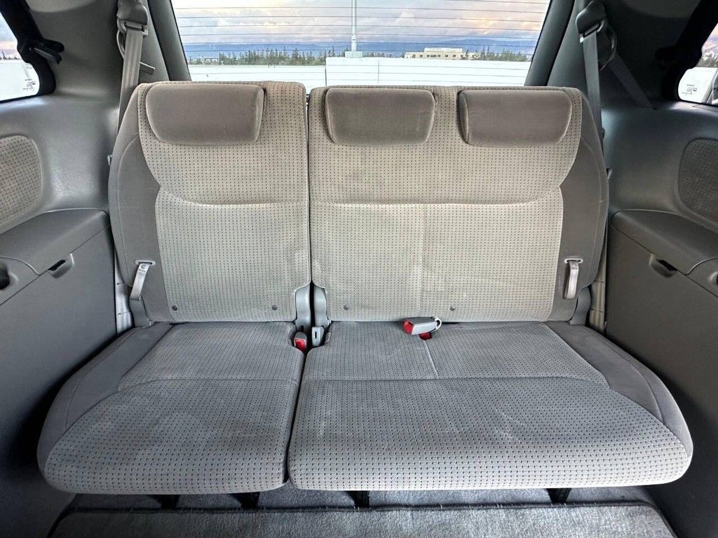 Toyota Sienna Vehicle Full-screen Gallery Image 16