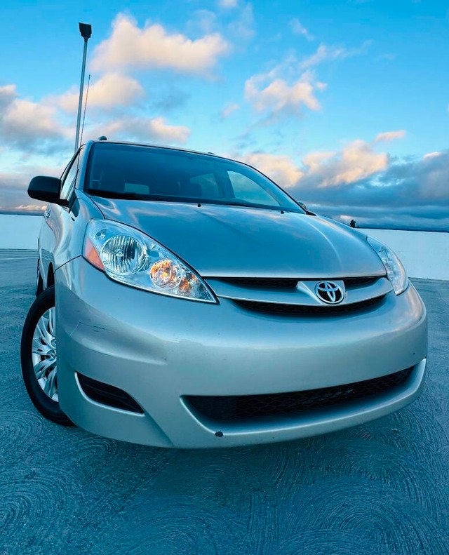 more details - toyota sienna