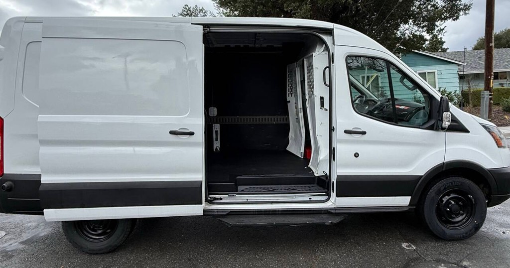 Ford Transit Van Vehicle Full-screen Gallery Image 02