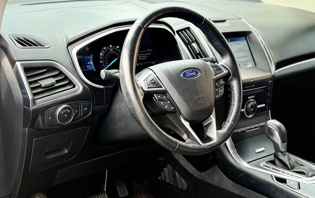Ford Edge Vehicle Full-screen Gallery Image 07