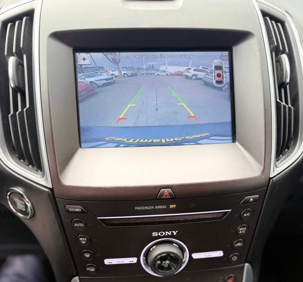 Ford Edge Vehicle Full-screen Gallery Image 09