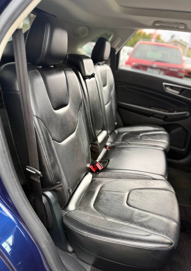 Ford Edge Vehicle Full-screen Gallery Image 13