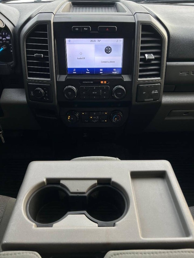 Ford Super Duty F-250 SRW Vehicle Full-screen Gallery Image 14