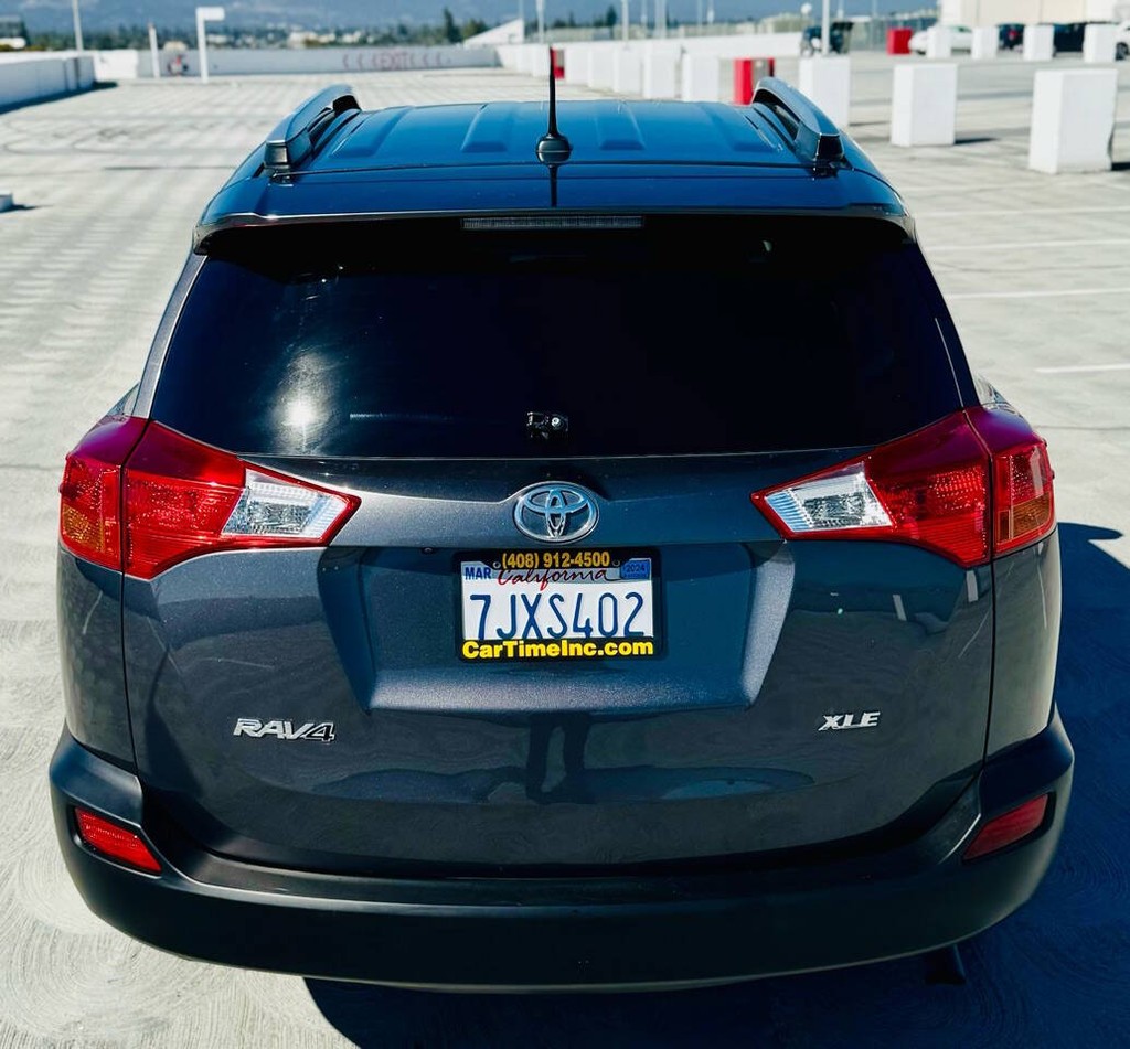 Toyota RAV4 Vehicle Full-screen Gallery Image 03