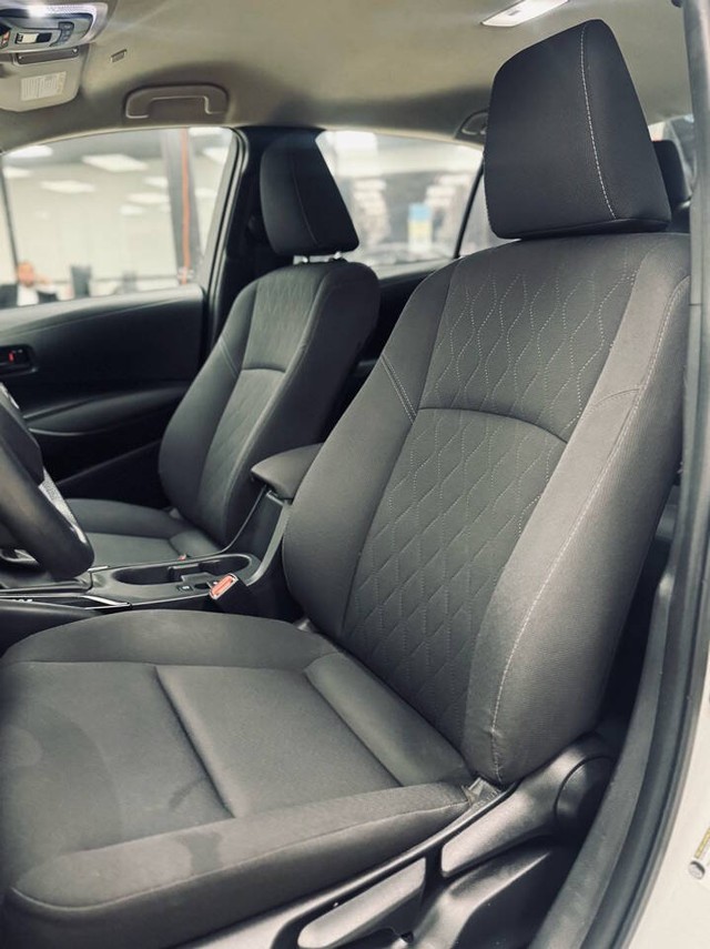 Toyota Corolla Vehicle Full-screen Gallery Image 15