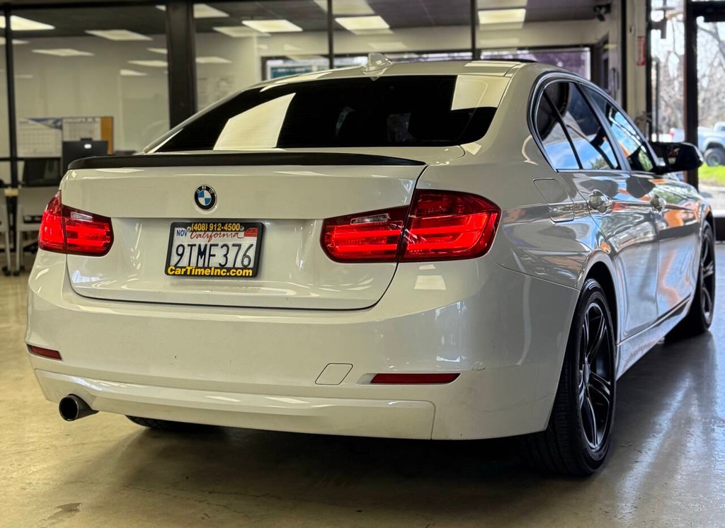 BMW 3 Series Vehicle Full-screen Gallery Image 04