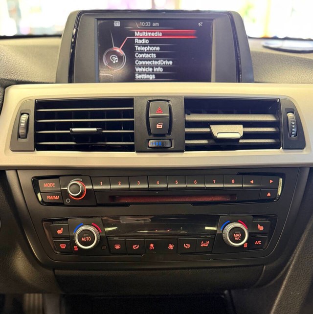 BMW 3 Series Vehicle Full-screen Gallery Image 09