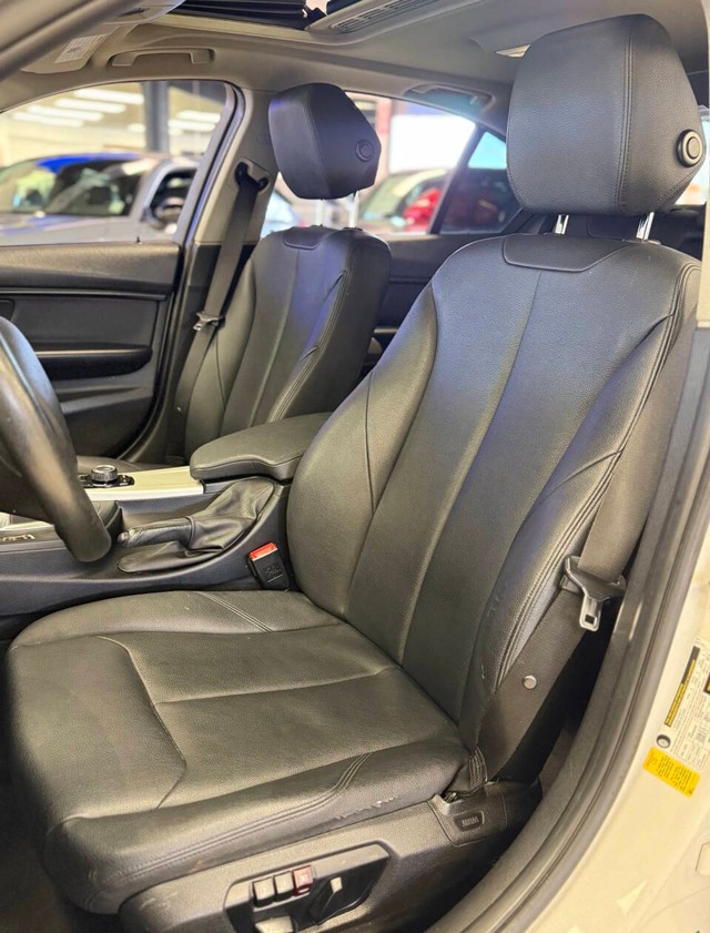 BMW 3 Series Vehicle Full-screen Gallery Image 11