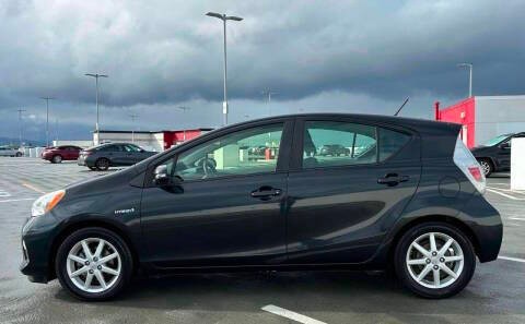 Toyota Prius c Vehicle Full-screen Gallery Image 02