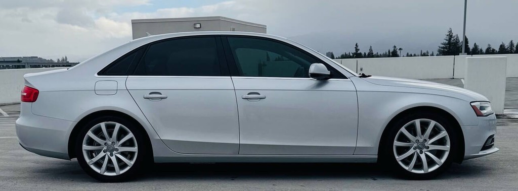 Audi A4 Vehicle Full-screen Gallery Image 04