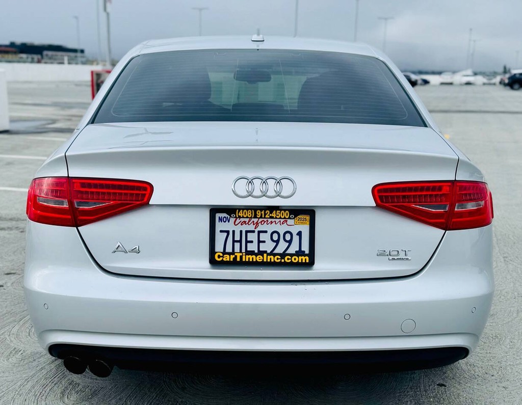 Audi A4 Vehicle Full-screen Gallery Image 10