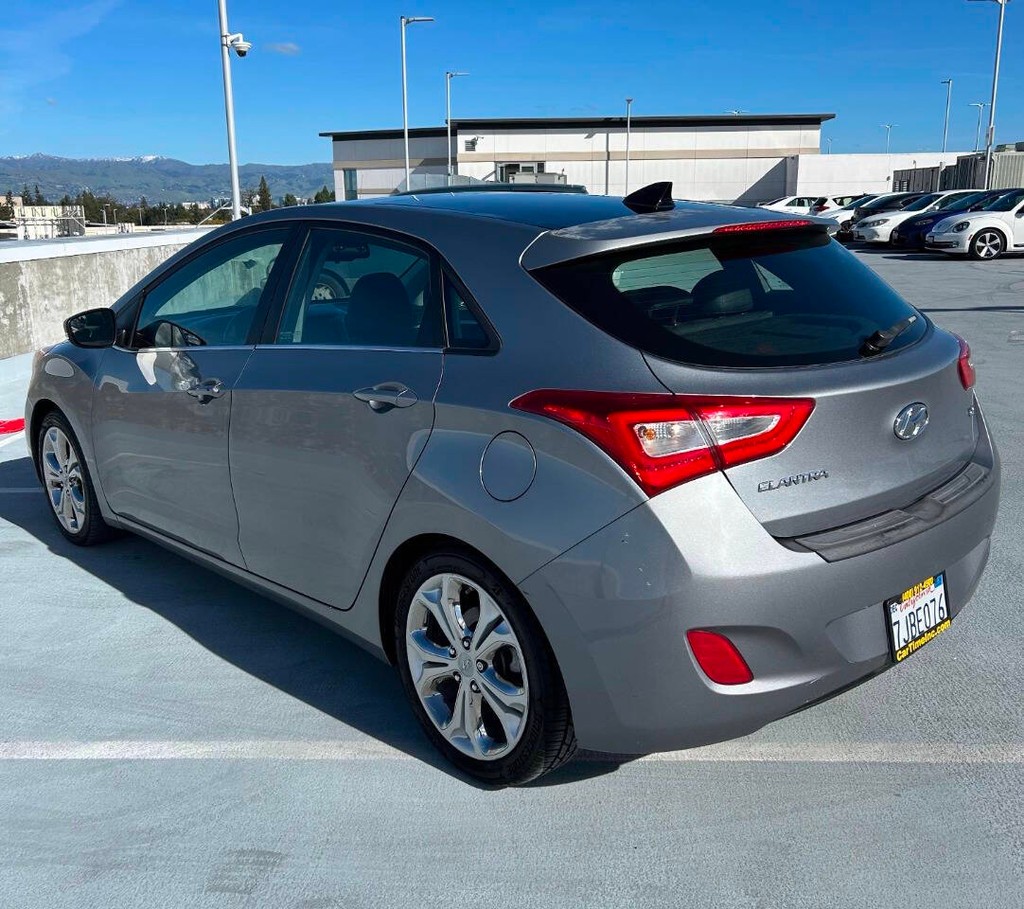 Hyundai Elantra GT Vehicle Full-screen Gallery Image 02