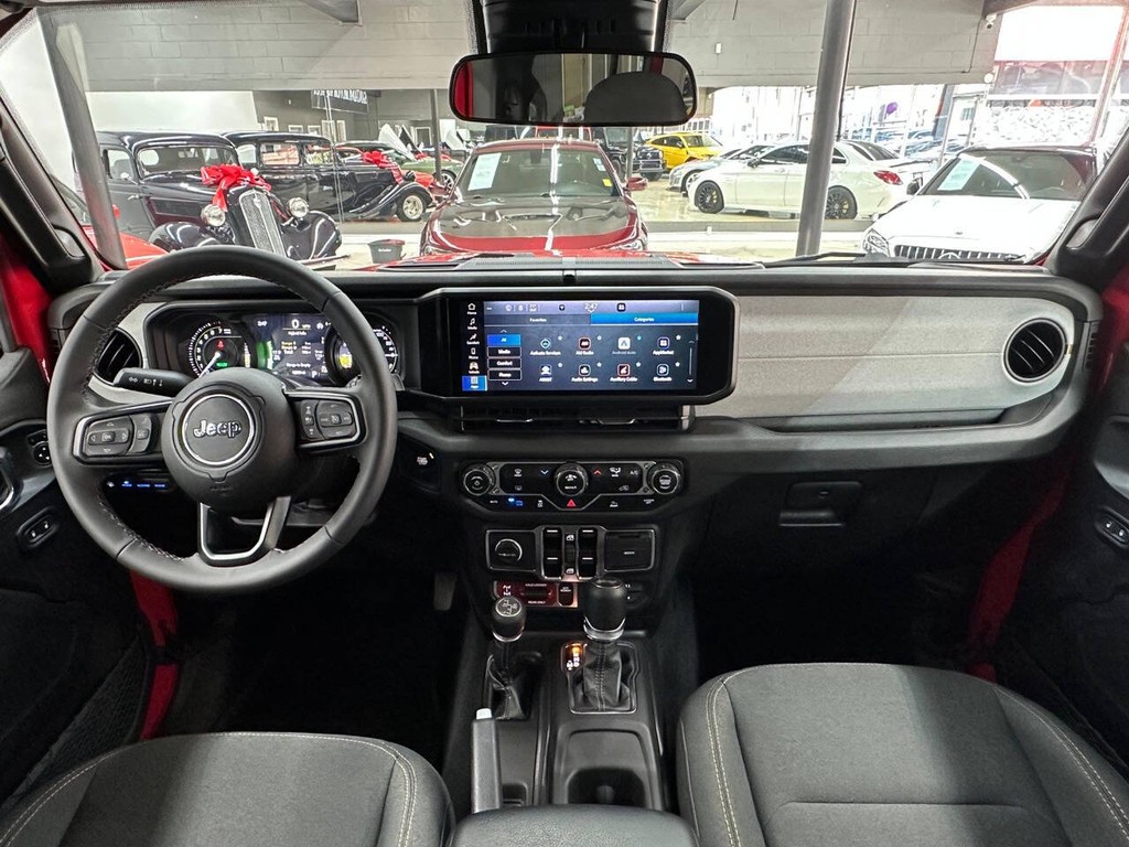 Jeep Wrangler 4xe Vehicle Full-screen Gallery Image 07