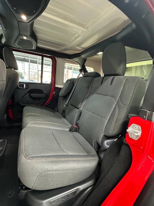 Jeep Wrangler 4xe Vehicle Full-screen Gallery Image 12