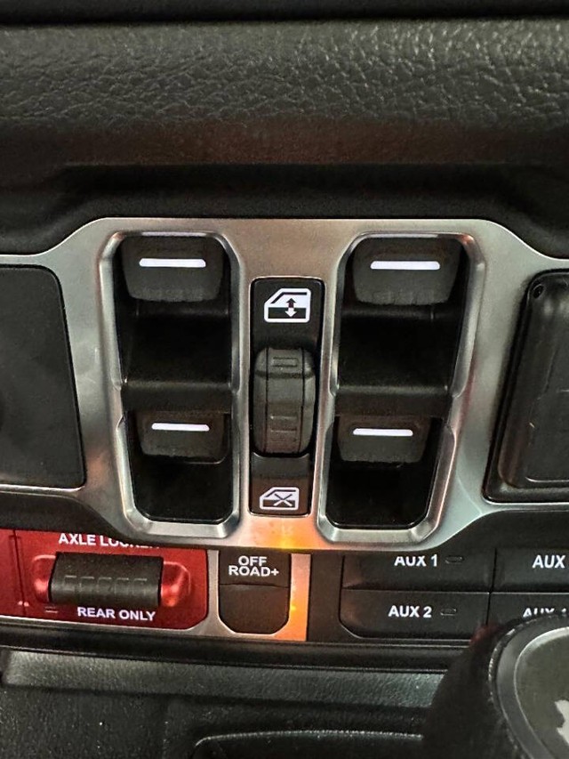 Jeep Wrangler 4xe Vehicle Full-screen Gallery Image 16