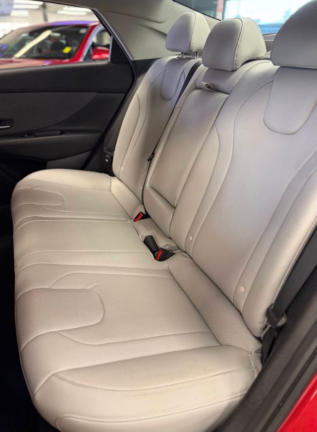 Hyundai Elantra Vehicle Full-screen Gallery Image 14