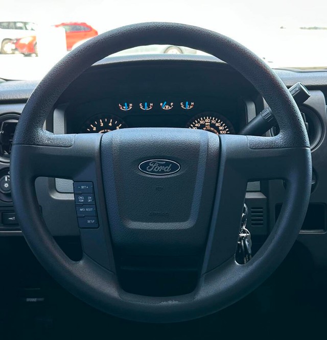 Ford F-150 Vehicle Full-screen Gallery Image 08