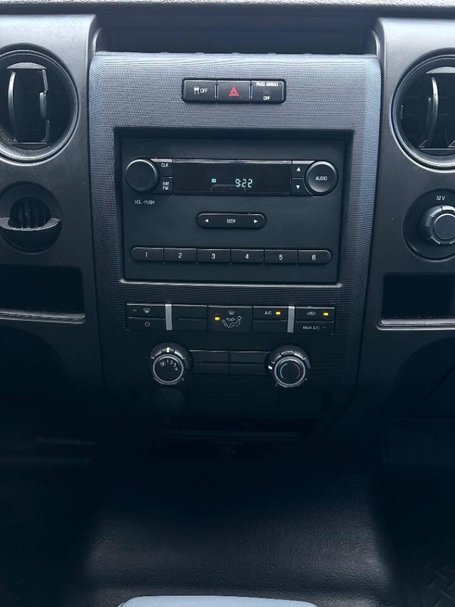 Ford F-150 Vehicle Full-screen Gallery Image 11