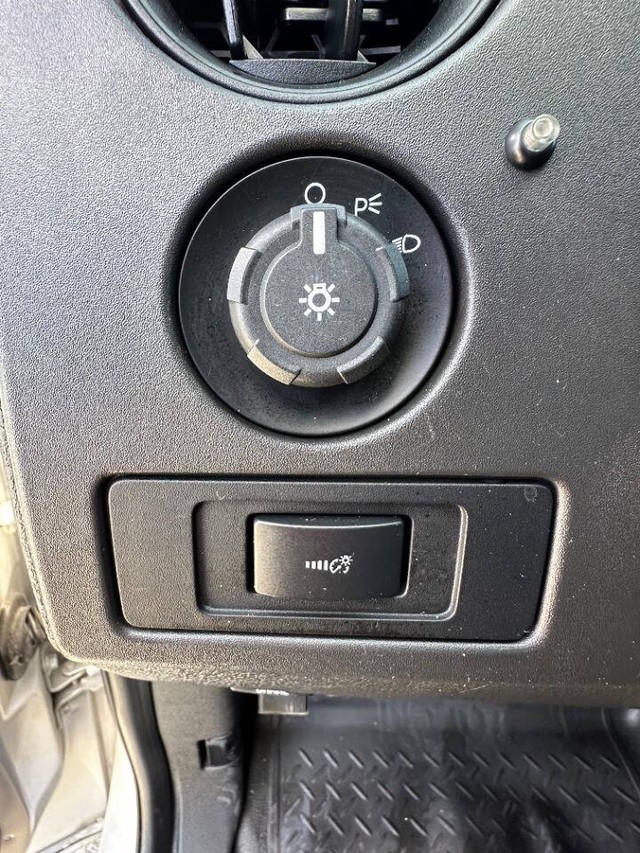 Ford F-150 Vehicle Full-screen Gallery Image 12