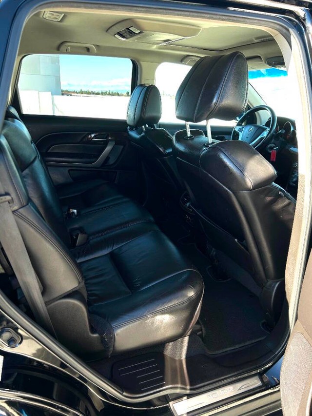 Acura MDX Vehicle Full-screen Gallery Image 11
