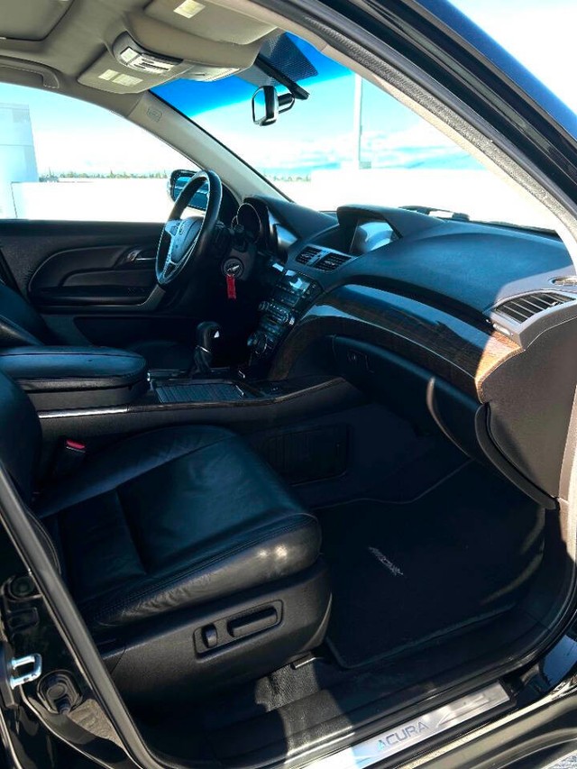 Acura MDX Vehicle Full-screen Gallery Image 12