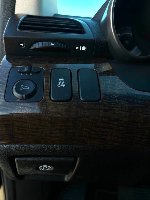 Acura MDX Vehicle Full-screen Gallery Image 16