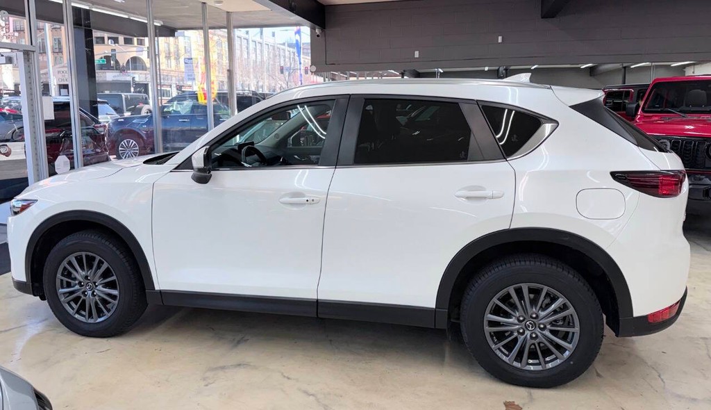 Mazda CX-5 Vehicle Full-screen Gallery Image 02