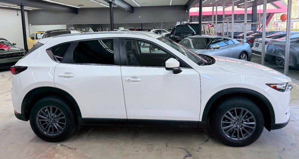 Mazda CX-5 Vehicle Full-screen Gallery Image 05