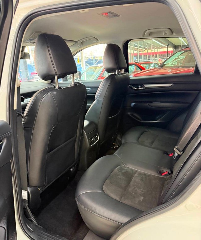 Mazda CX-5 Vehicle Full-screen Gallery Image 10