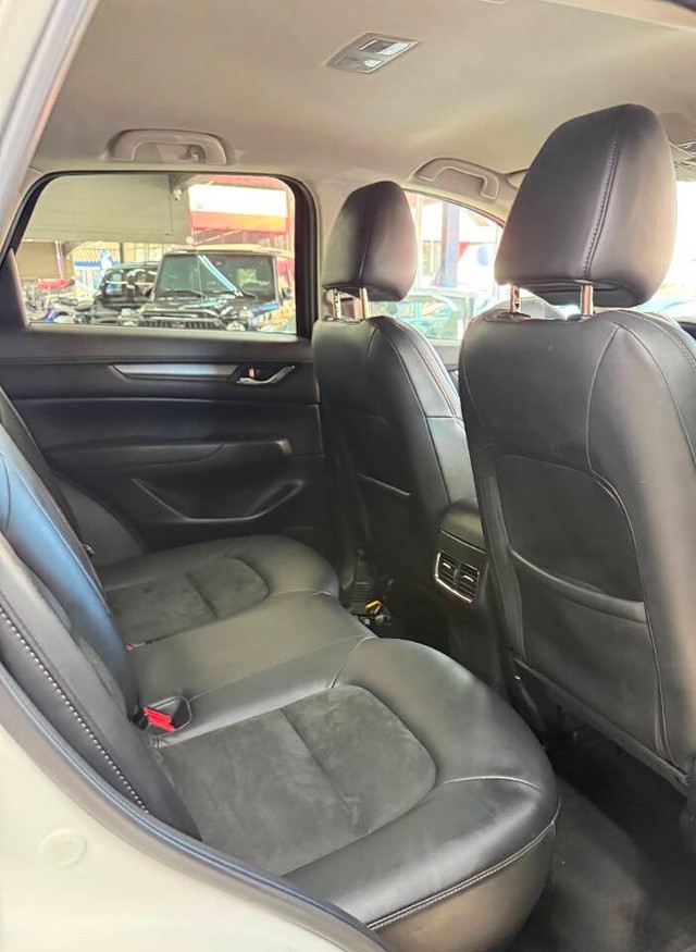 Mazda CX-5 Vehicle Full-screen Gallery Image 11