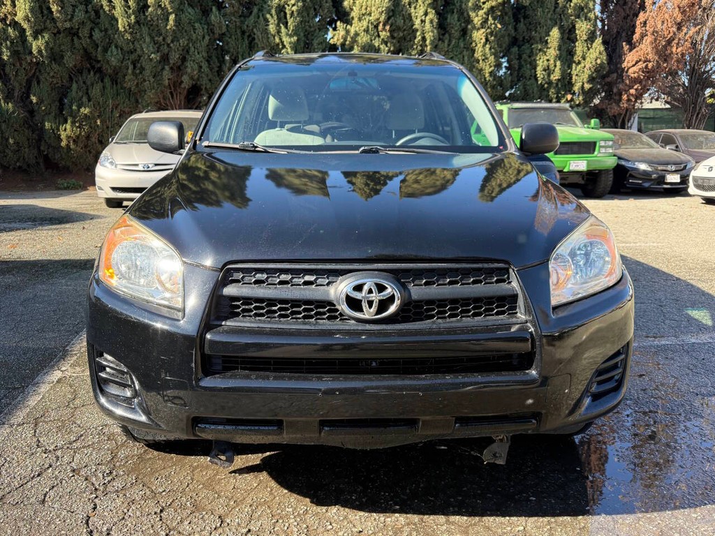 Toyota RAV4 Vehicle Full-screen Gallery Image 06