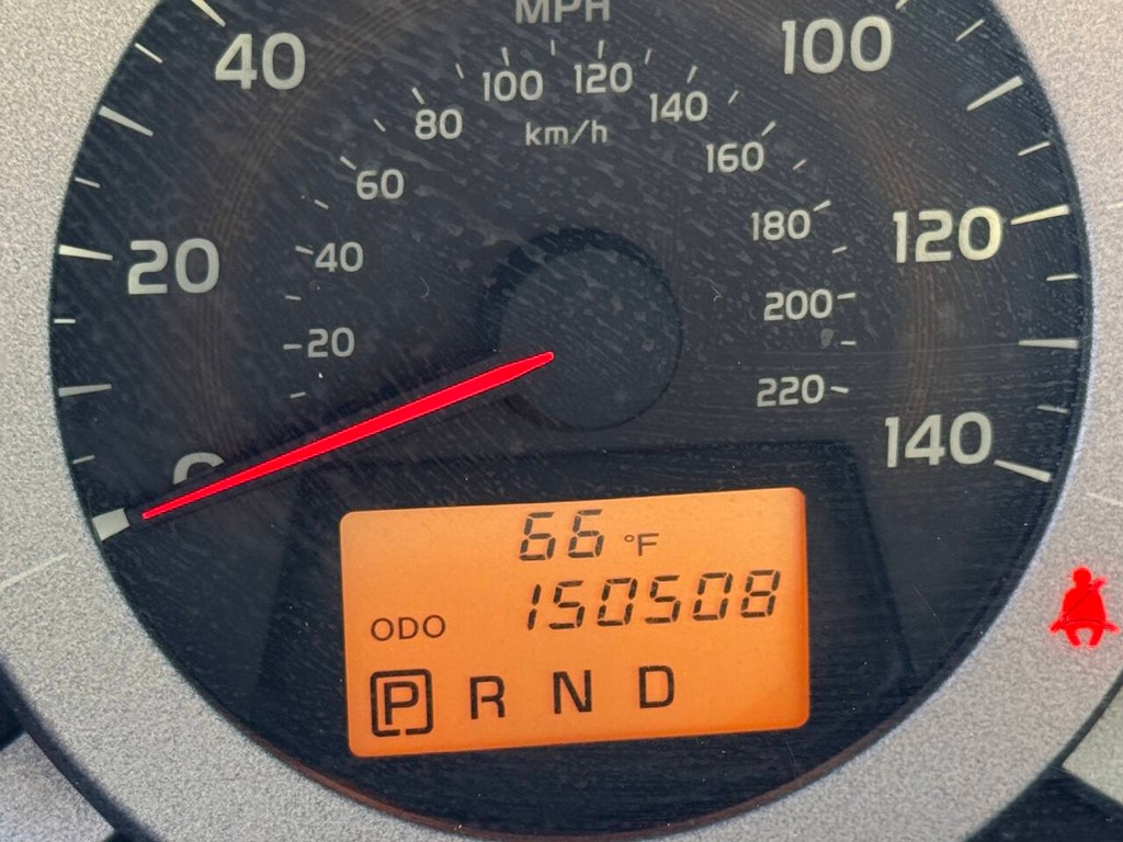 Toyota RAV4 Vehicle Full-screen Gallery Image 10