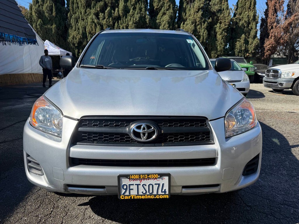 Toyota RAV4 Vehicle Full-screen Gallery Image 06