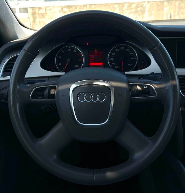 Audi A4 Vehicle Full-screen Gallery Image 09