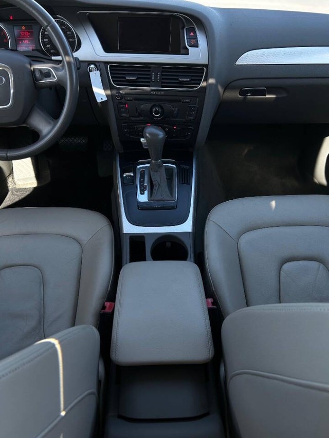 Audi A4 Vehicle Full-screen Gallery Image 12