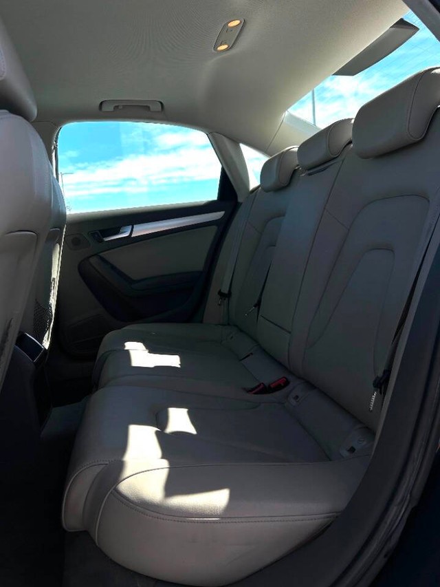 Audi A4 Vehicle Full-screen Gallery Image 13