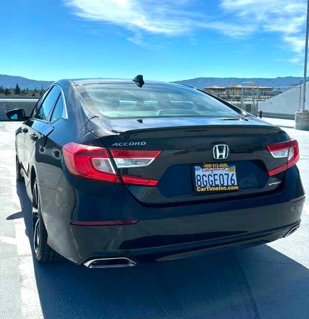 Honda Accord Sedan Vehicle Full-screen Gallery Image 03