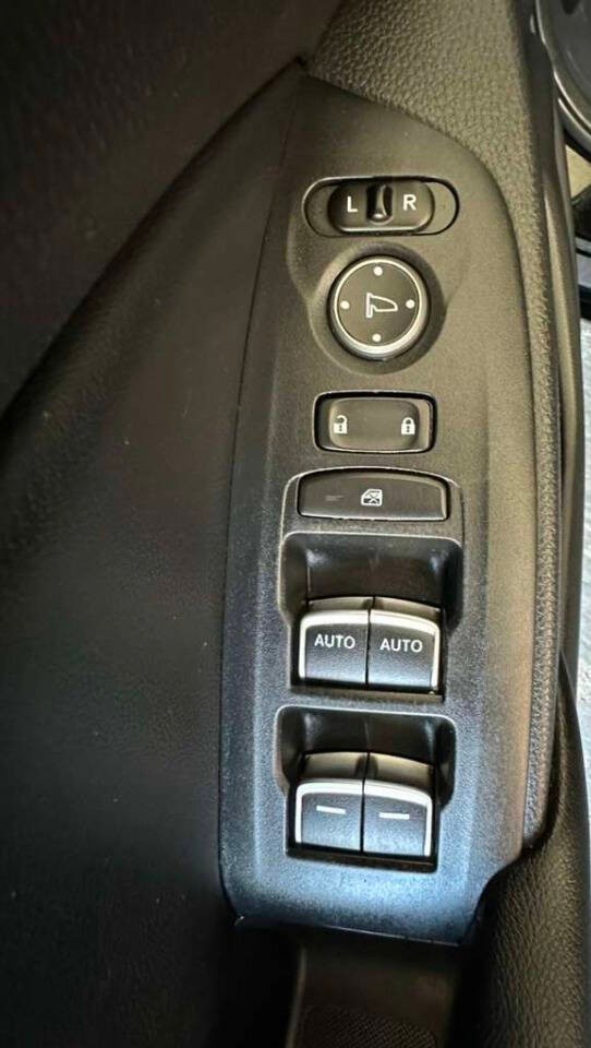 Honda Accord Sedan Vehicle Full-screen Gallery Image 16