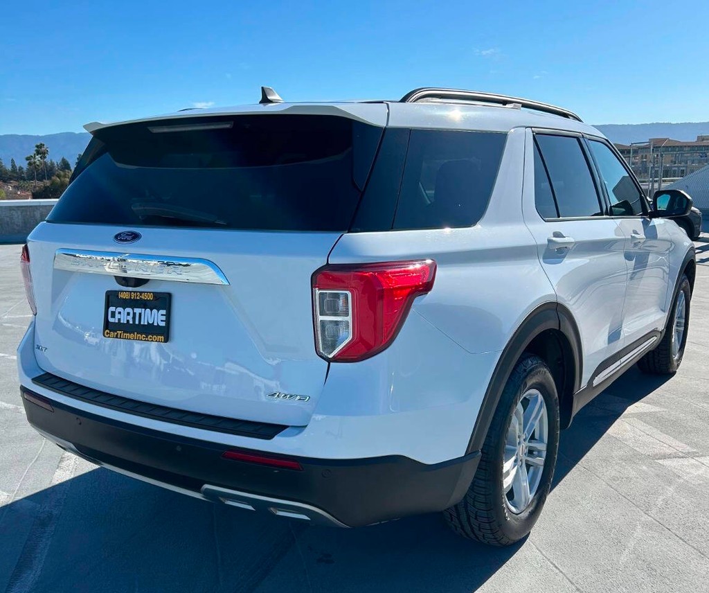 Ford Explorer Vehicle Full-screen Gallery Image 05