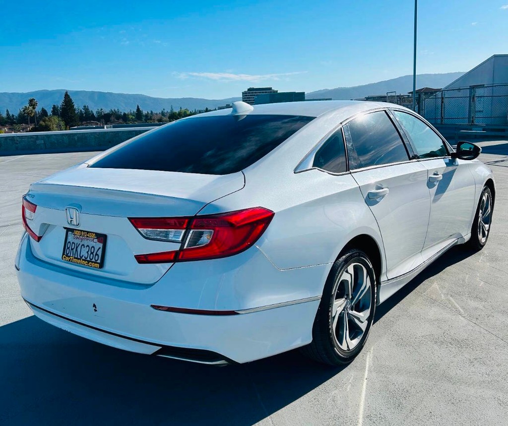 Honda Accord Sedan Vehicle Full-screen Gallery Image 05