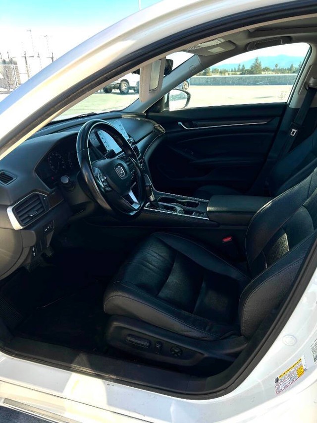 Honda Accord Sedan Vehicle Full-screen Gallery Image 12