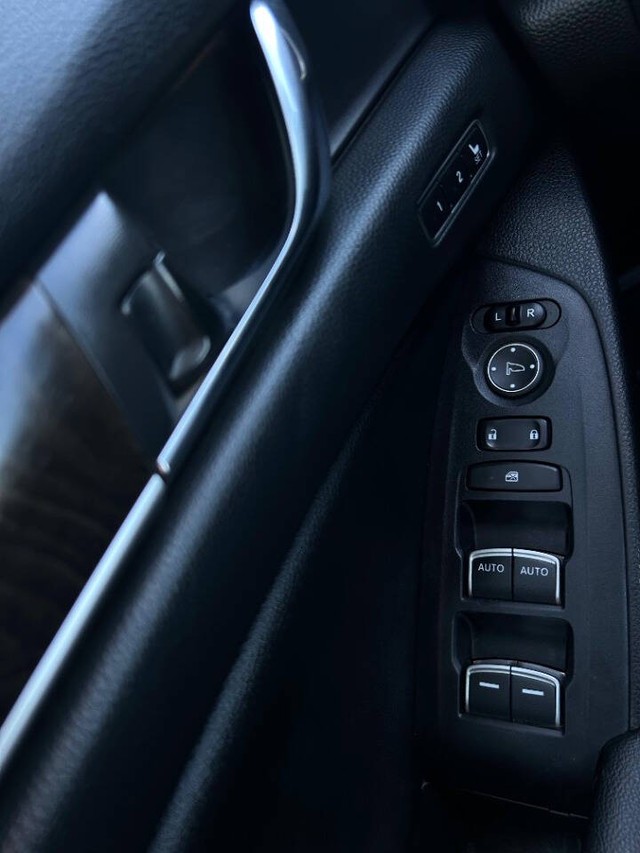 Honda Accord Sedan Vehicle Full-screen Gallery Image 16