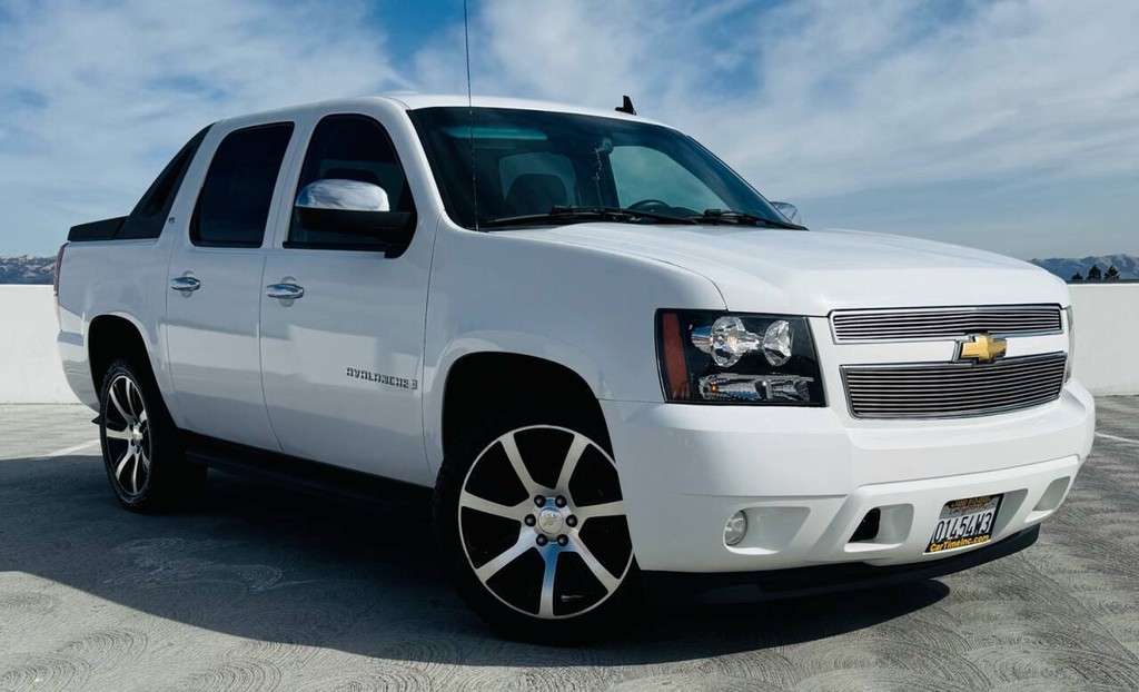 Chevrolet Avalanche Vehicle Full-screen Gallery Image 02