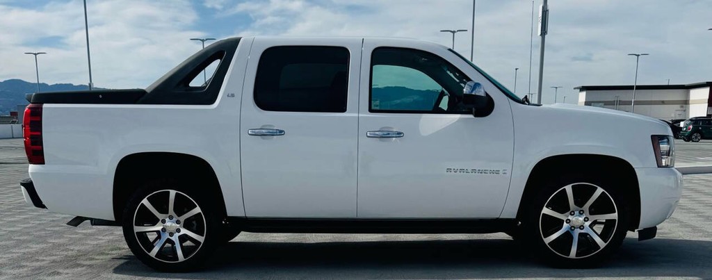 Chevrolet Avalanche Vehicle Full-screen Gallery Image 04