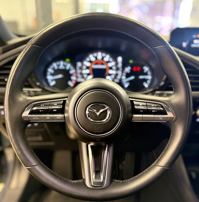 Mazda Mazda3 Hatchback Vehicle Full-screen Gallery Image 08