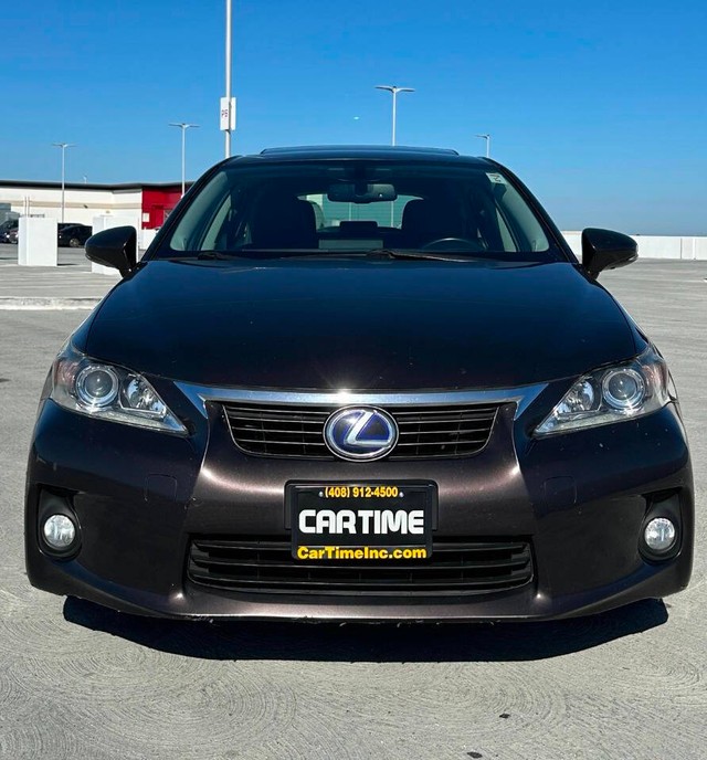 Lexus CT 200h Vehicle Full-screen Gallery Image 04