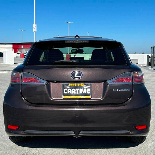 Lexus CT 200h Vehicle Full-screen Gallery Image 05