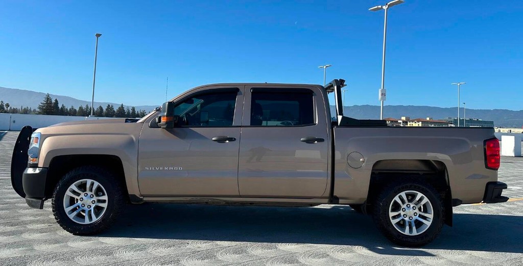 Chevrolet Silverado 1500 Vehicle Full-screen Gallery Image 02