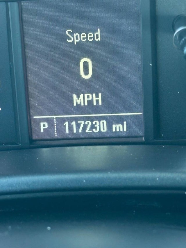 Chevrolet Silverado 1500 Vehicle Full-screen Gallery Image 11