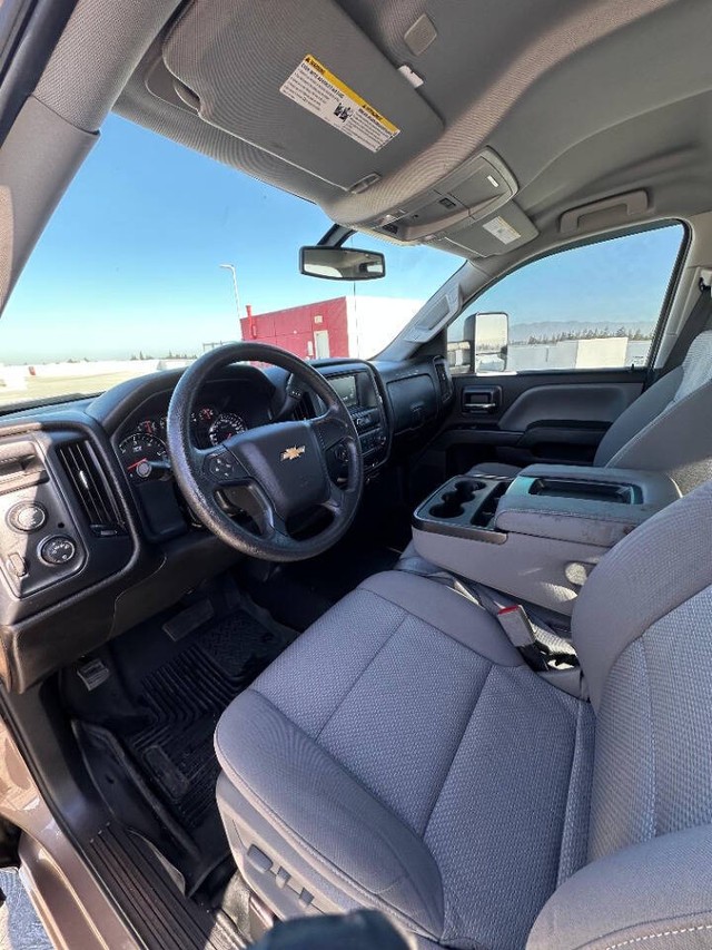 Chevrolet Silverado 1500 Vehicle Full-screen Gallery Image 12